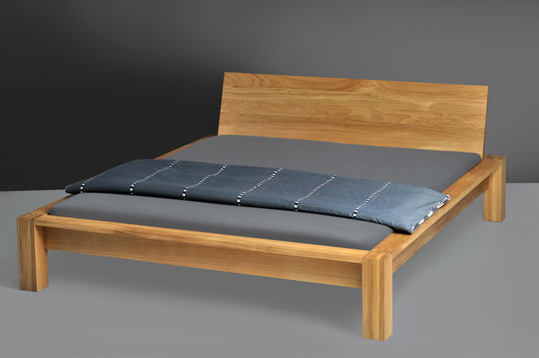 Rustikales Holz Bett TAURUS vd0890 Maßgefertigt aus Massivholz von vitamin design