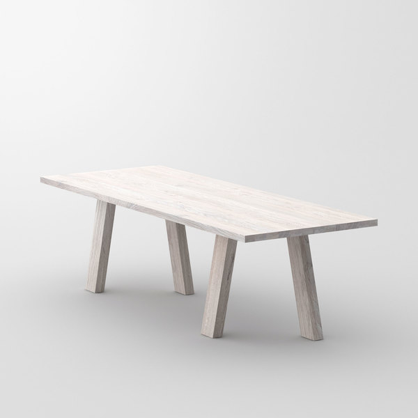 Ausgefallener Tisch GO cam3 Maßgefertigt aus Massivholz von vitamin design