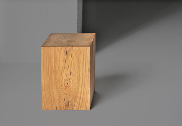 Baumstamm Nachttisch KLOTZ 2831 Maßgefertigt aus Massivholz von vitamin design