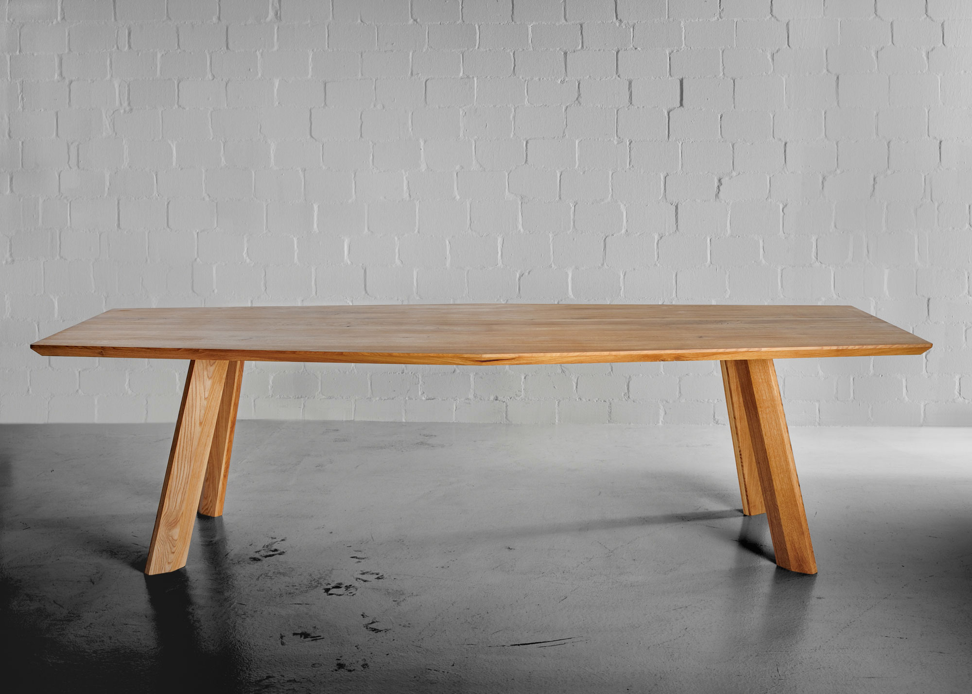 Designer Esstisch RHOMBI 4431 Maßgefertigt aus Massivholz von vitamin design