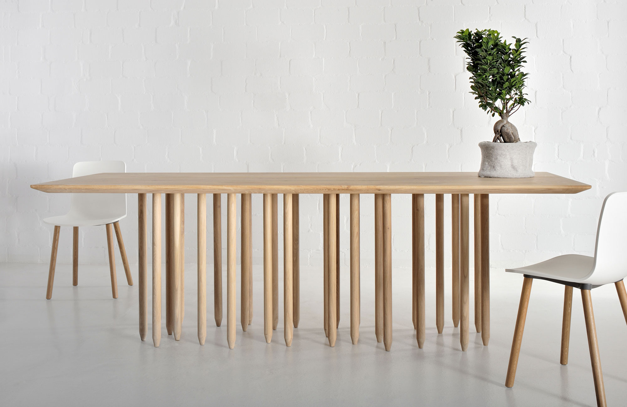 Designer Massivholztisch STILUS 4387 Maßgefertigt aus Massivholz von vitamin design