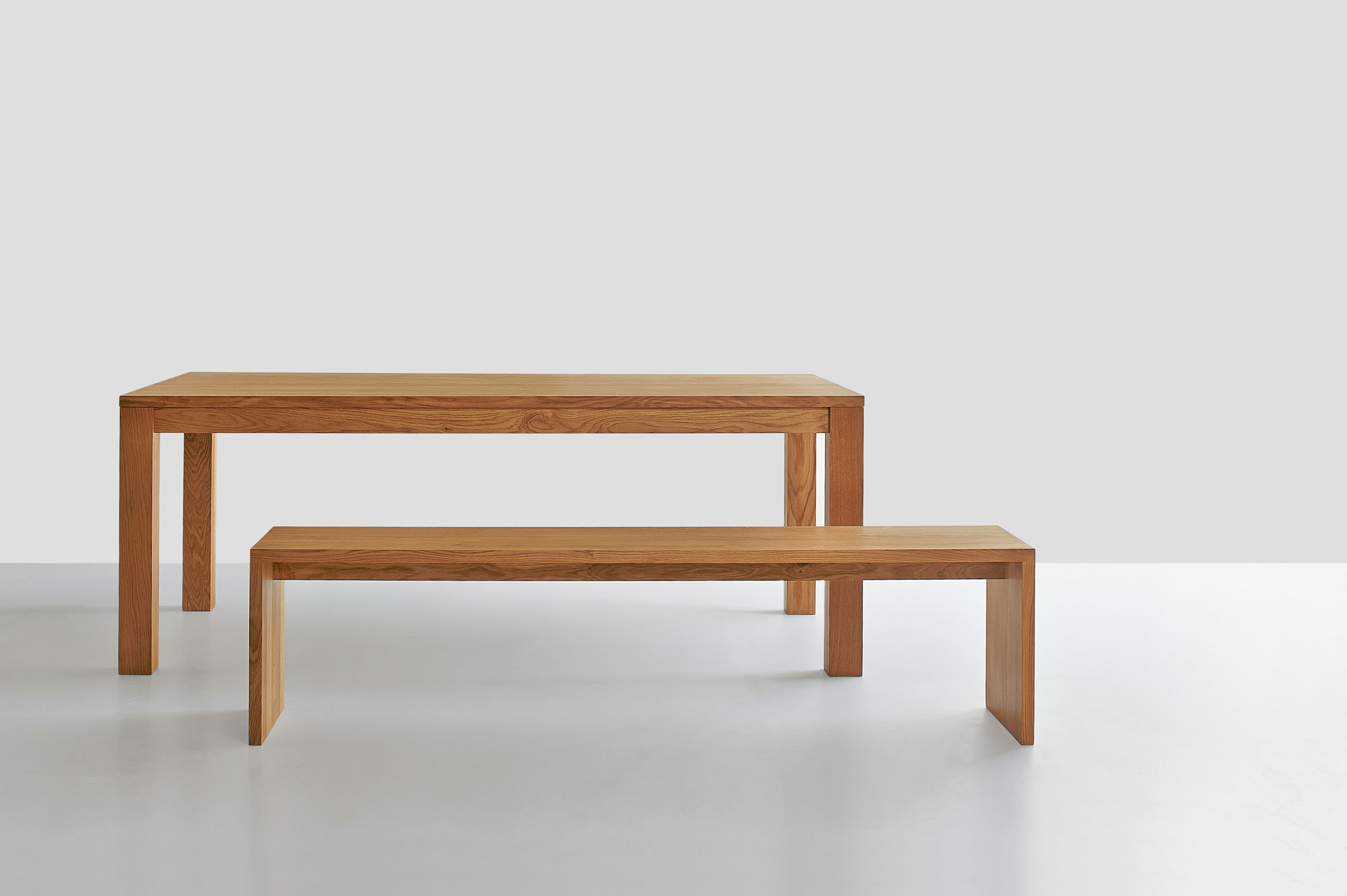 Massive Holzbank MENA 3 1010 Maßgefertigt aus Massivholz von vitamin design