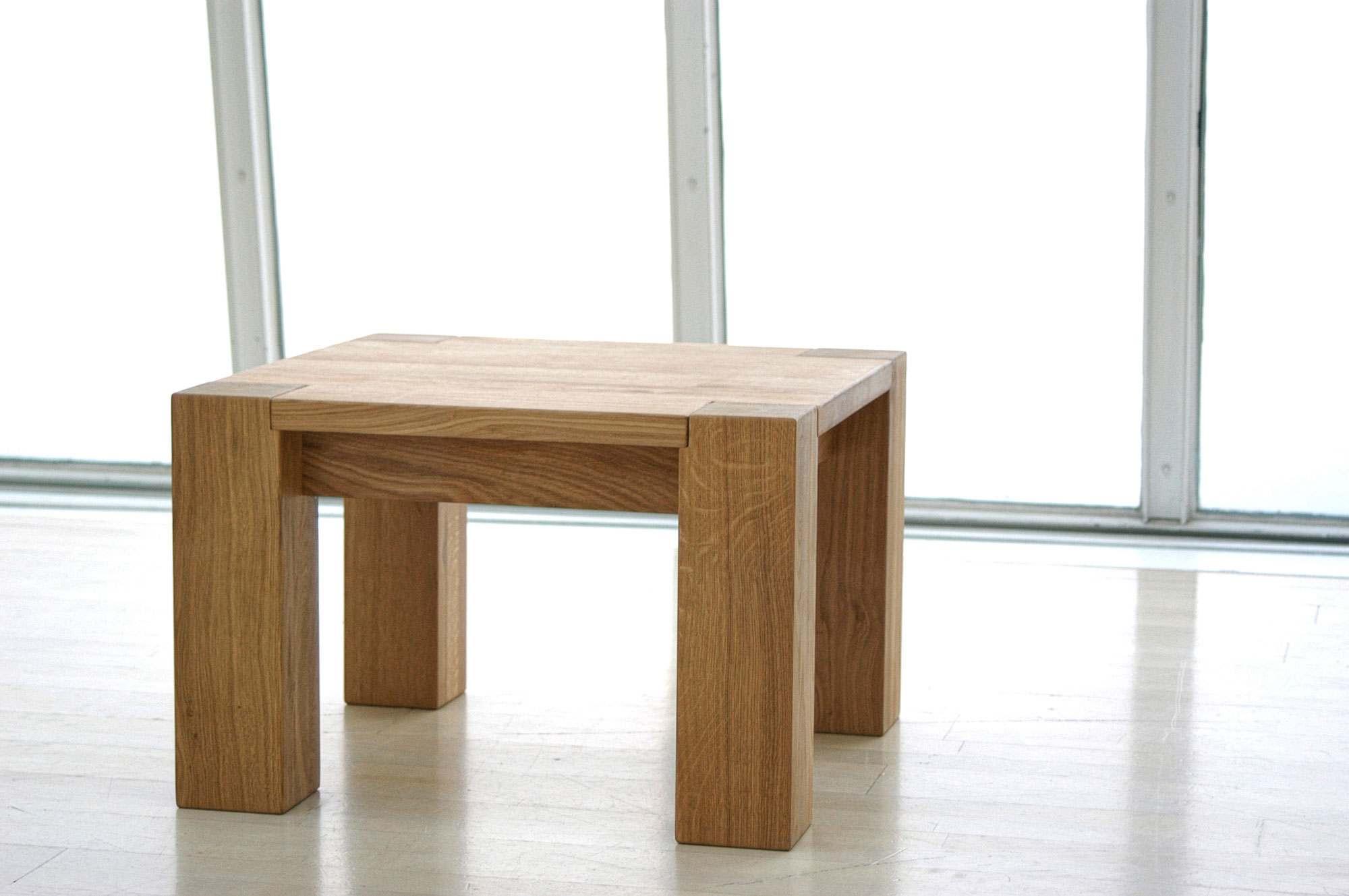 Rustikaler Couchtisch TAURUS 3  Maßgefertigt aus Massivholz von vitamin design