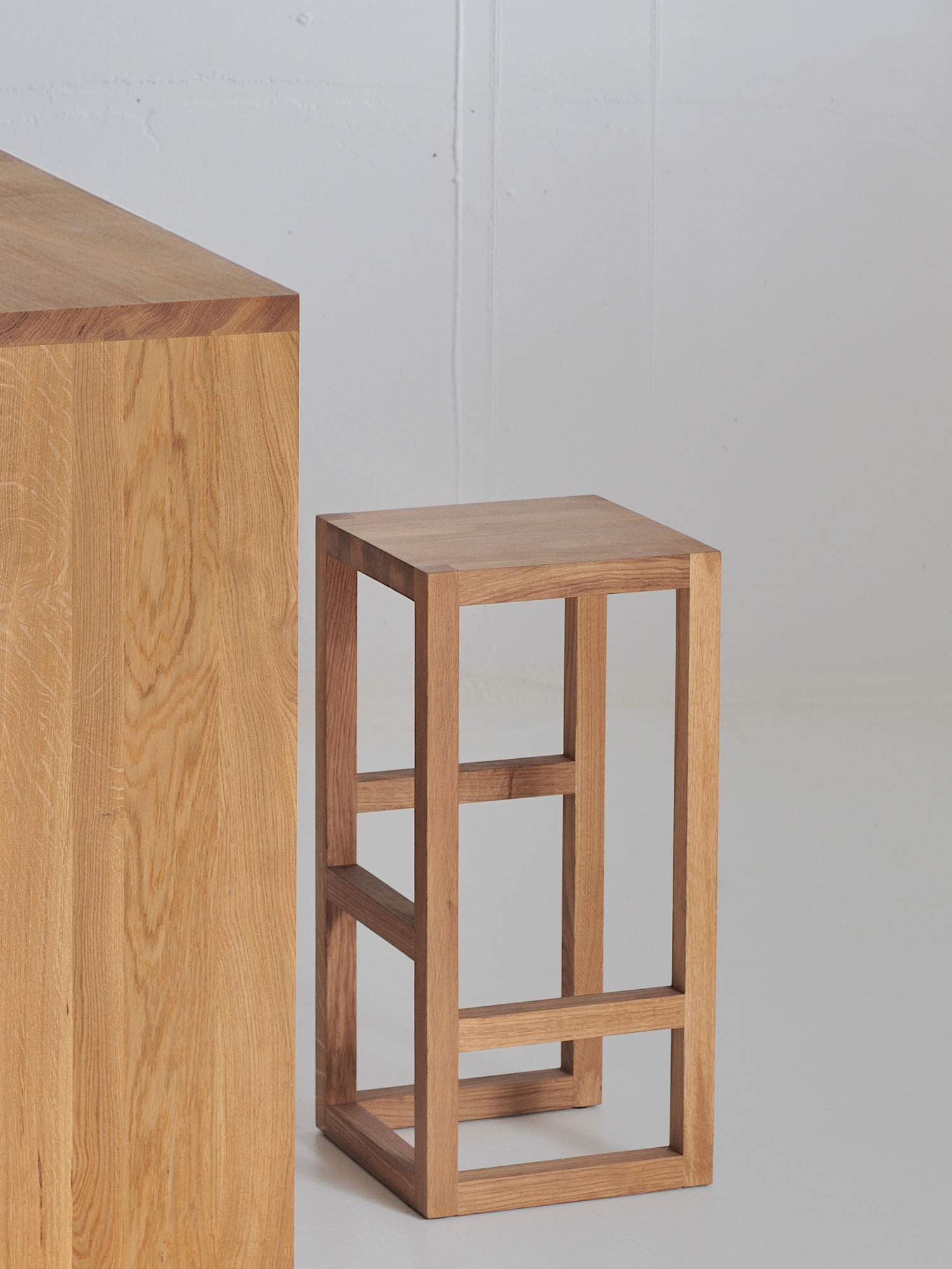 Massivholz Barhocker STEP 3725 Maßgefertigt aus Massivholz von vitamin design