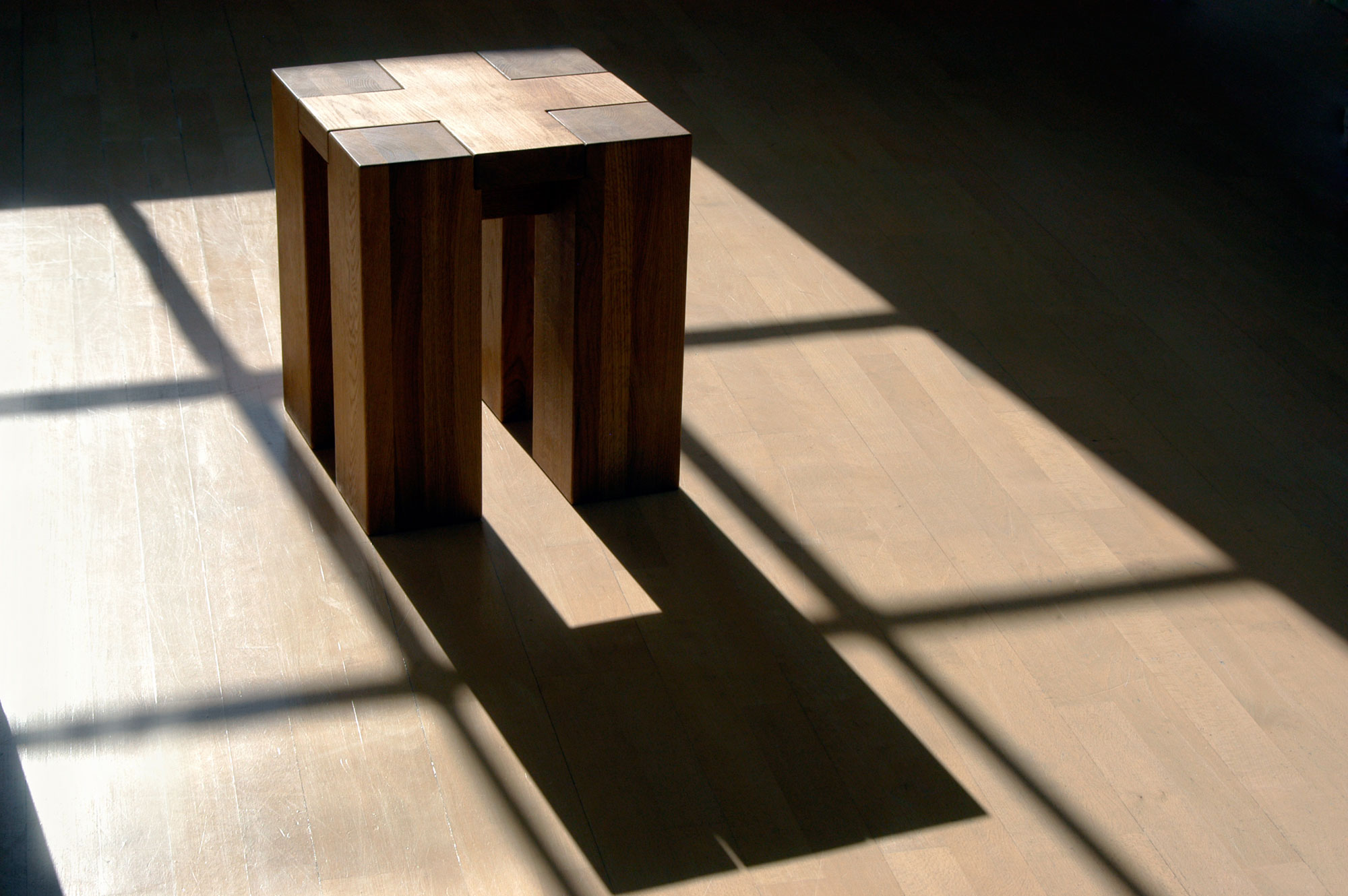 Rustikal Massivholz Hocker TAURUS 4 B14X14 6501 Maßgefertigt aus Massivholz von vitamin design