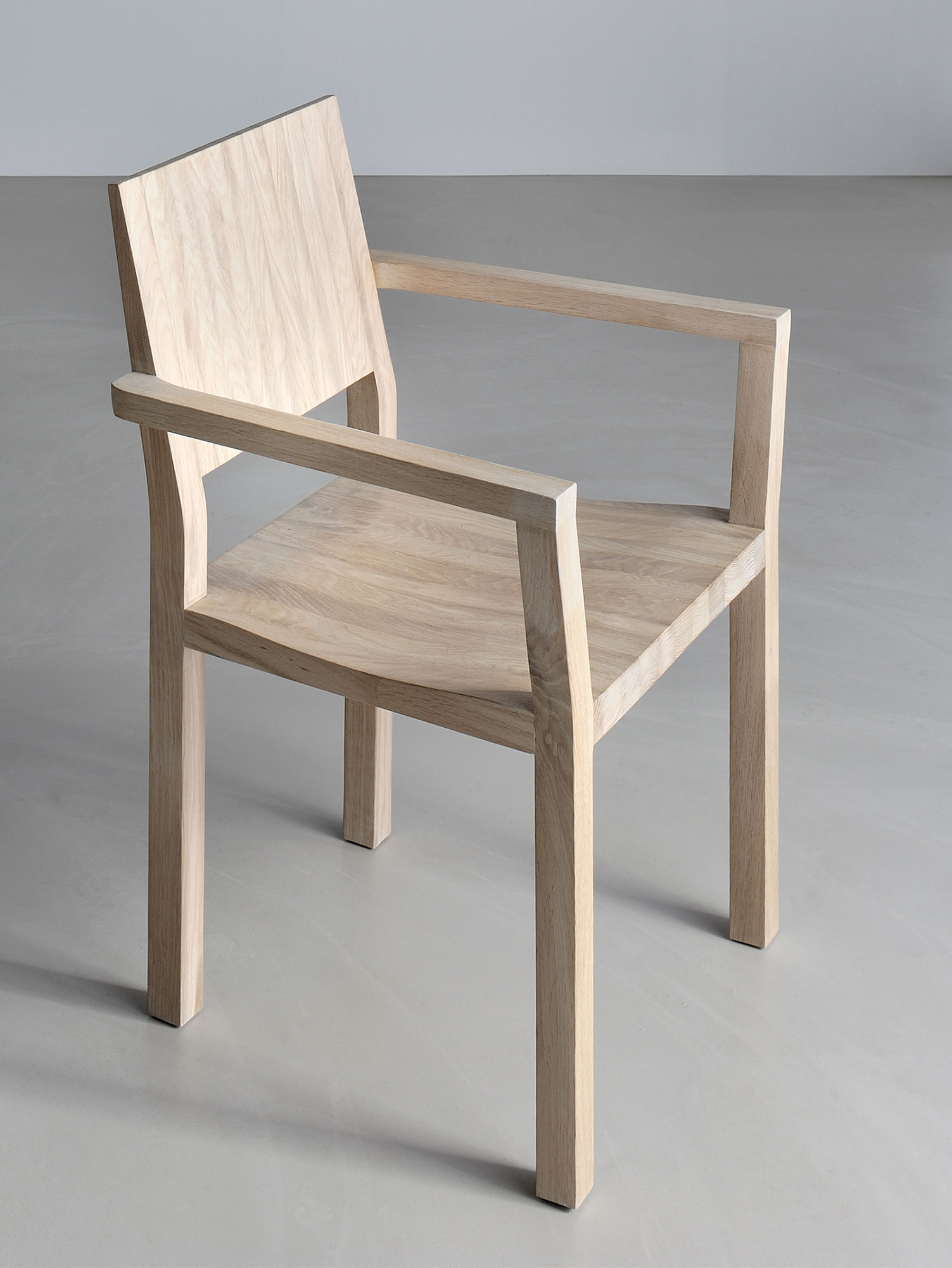Massivholz Armlehnstuhl TAU-A 3343a Maßgefertigt aus Massivholz von vitamin design