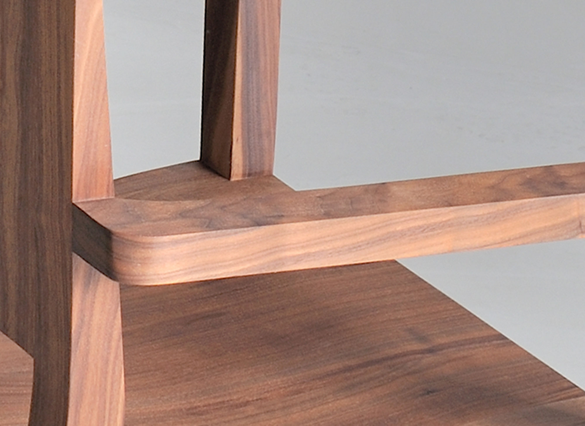 Massivholz Armlehnstuhl TAU-A 3335b Maßgefertigt aus Massivholz von vitamin design