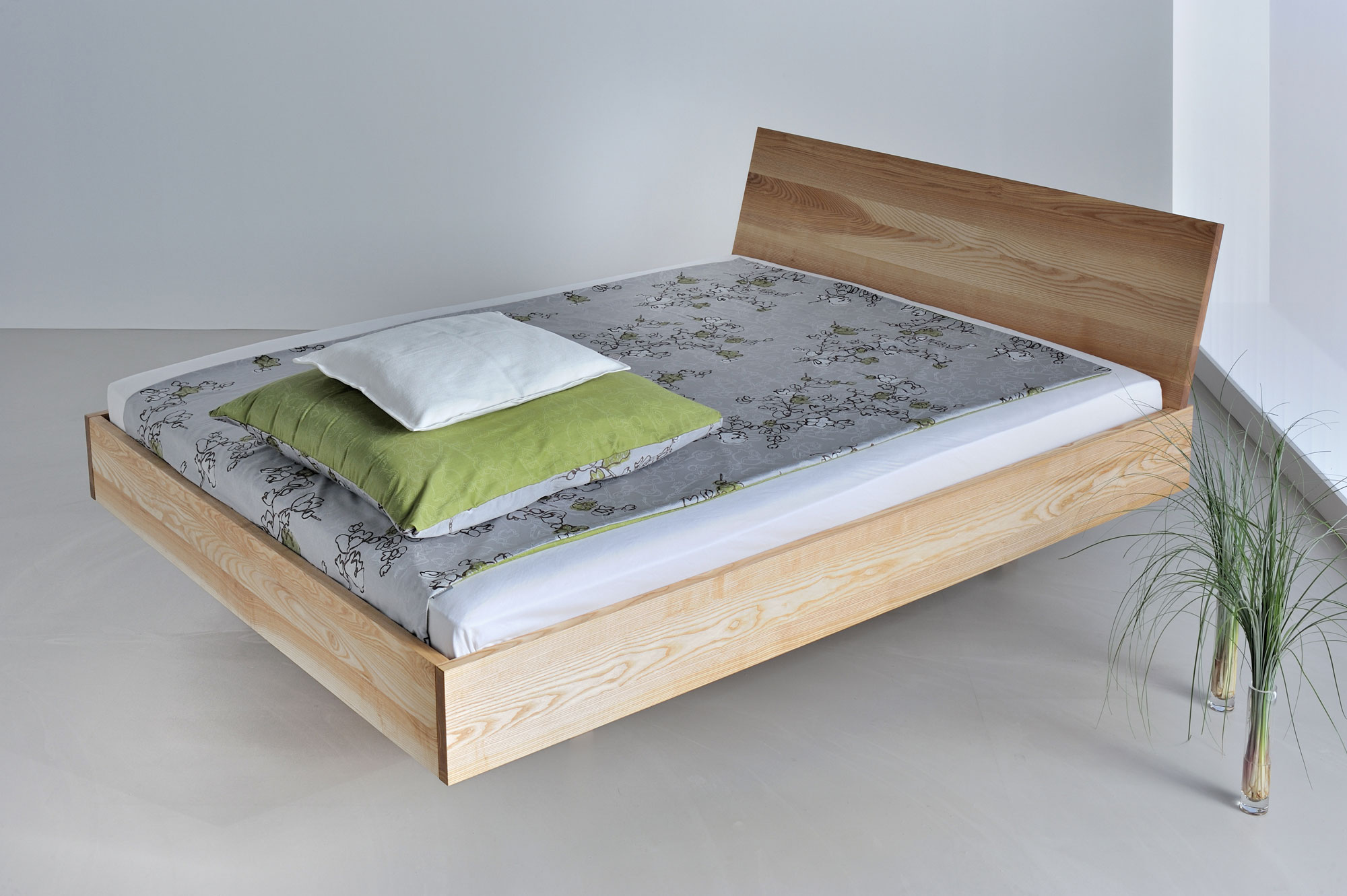 Konfigurierbares Holzbett QUADRA 23319 Maßgefertigt aus Massivholz von vitamin design