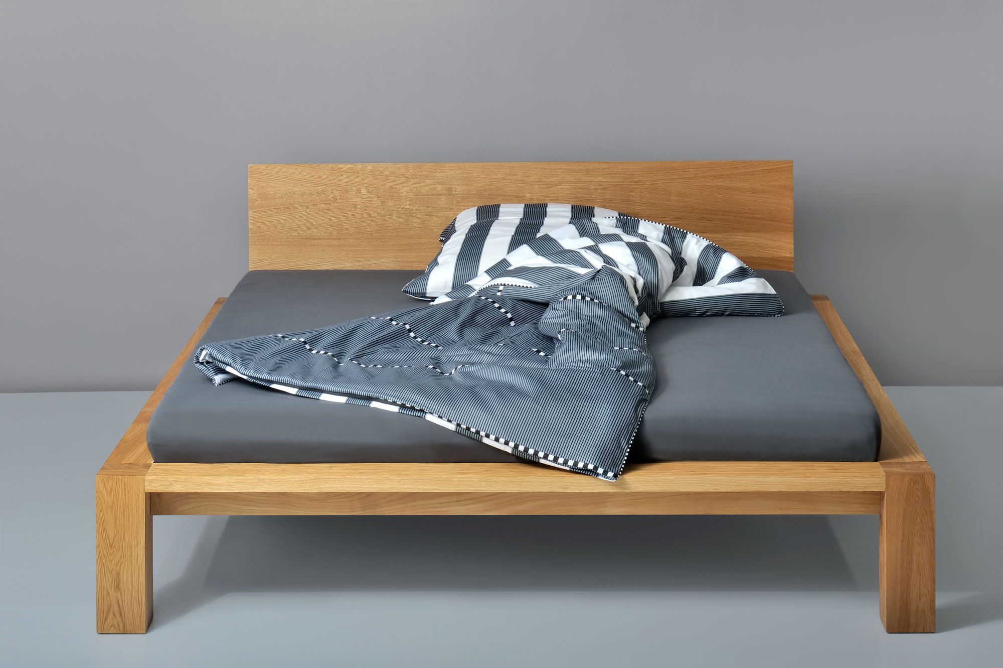 Rustikales Holz Bett TAURUS pc1686 Maßgefertigt aus Massivholz von vitamin design