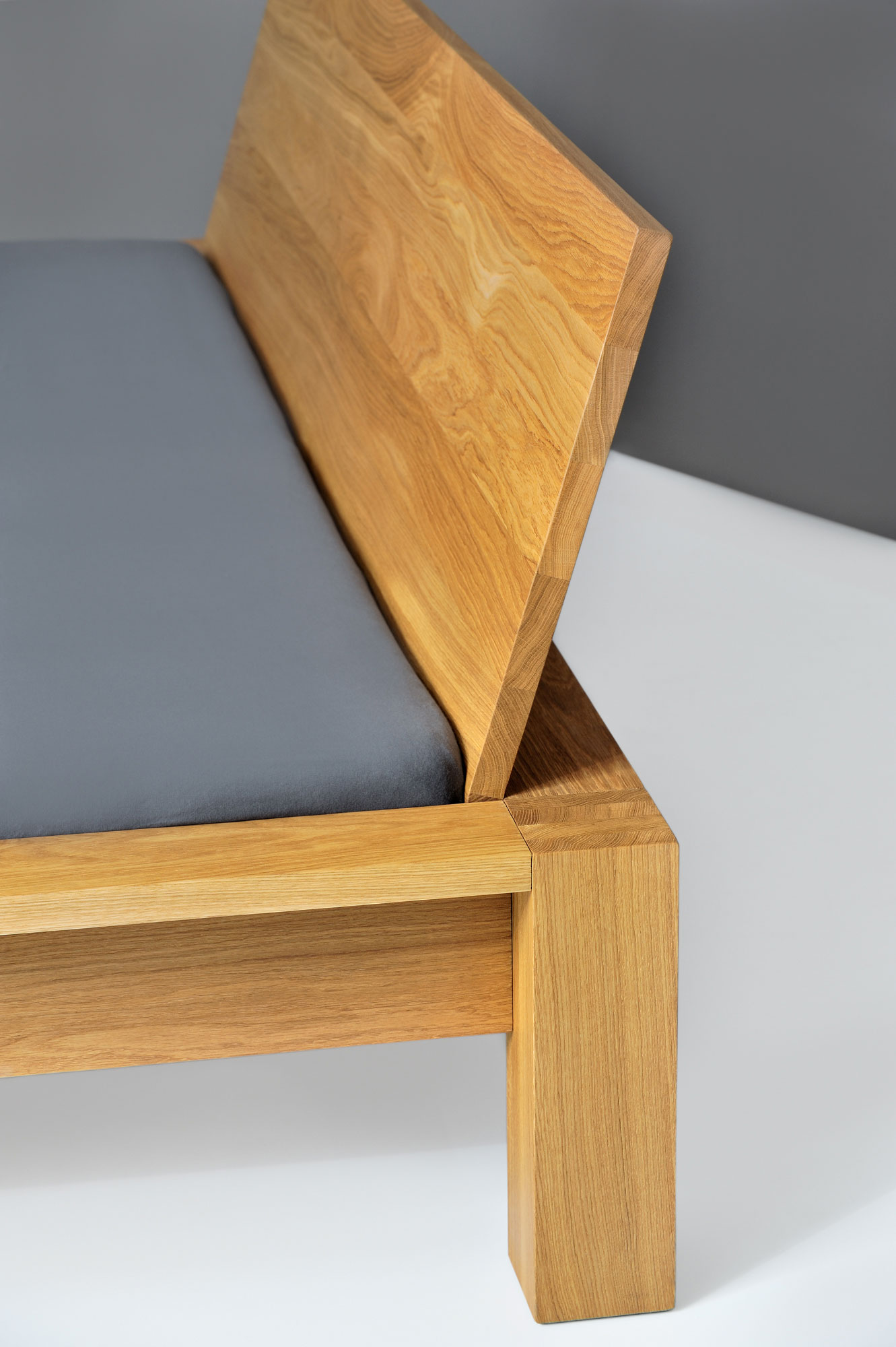 Rustikales Holz Bett TAURUS nef9770 Maßgefertigt aus Massivholz von vitamin design