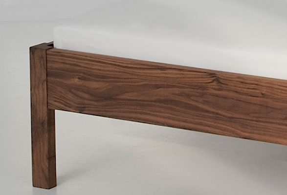 Designer Bett VILLA 2774b Maßgefertigt aus Massivholz von vitamin design