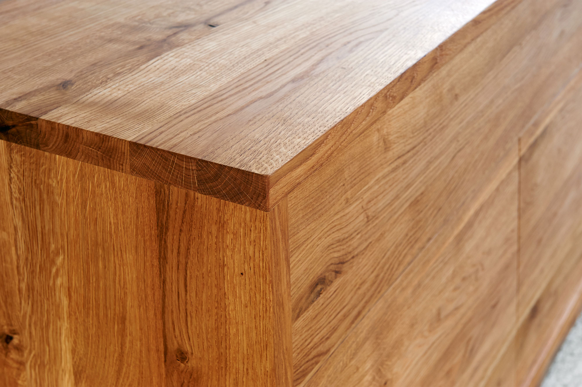 Holz Designerkommode LINEA VDC8868 Maßgefertigt aus Massivholz von vitamin design