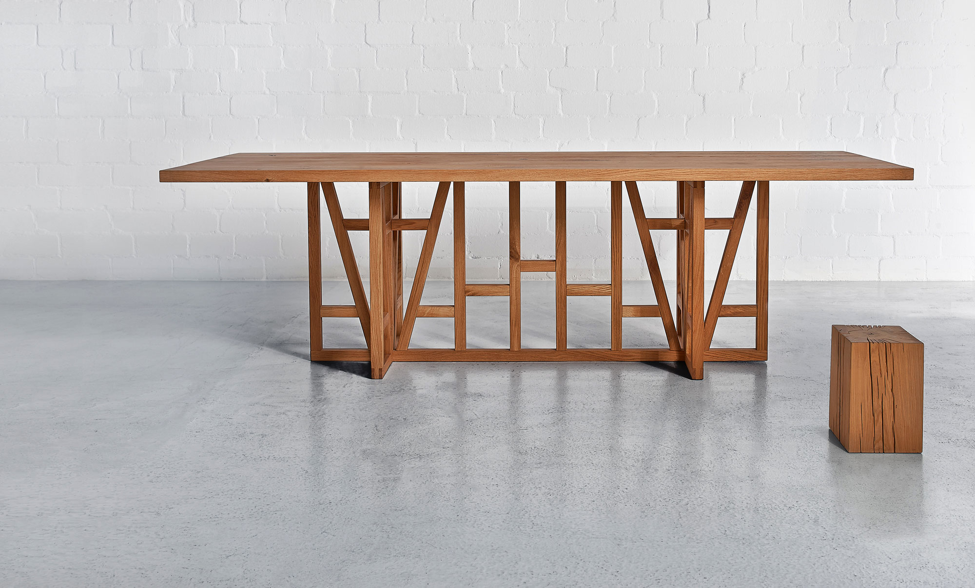 Designer Massivholz Esstisch FACHWERK klotz Maßgefertigt aus Massivholz von vitamin design