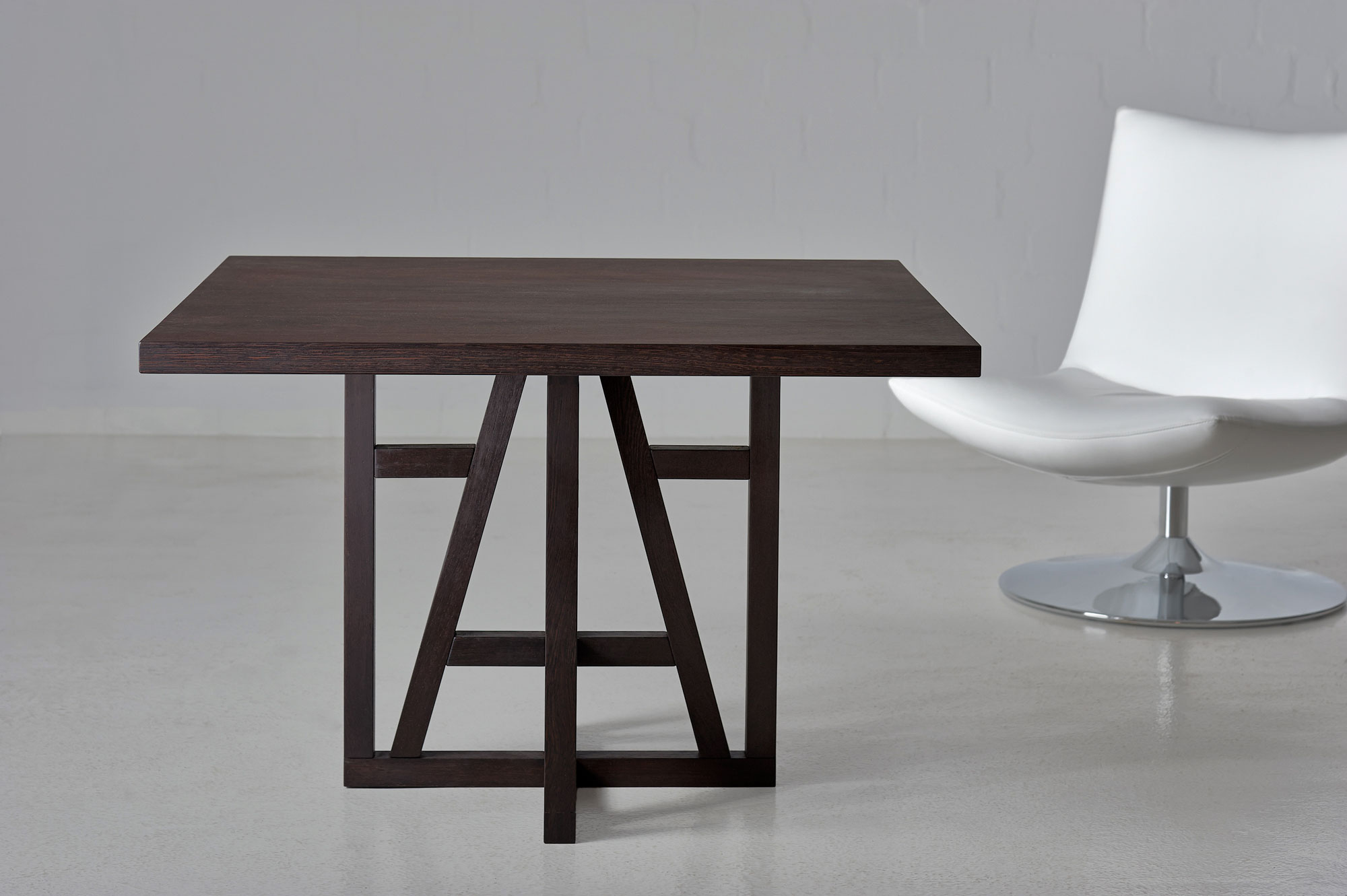Designtisch Quadratisch FACHWERK SQUARE fachwerk0010 Maßgefertigt aus Massivholz von vitamin design