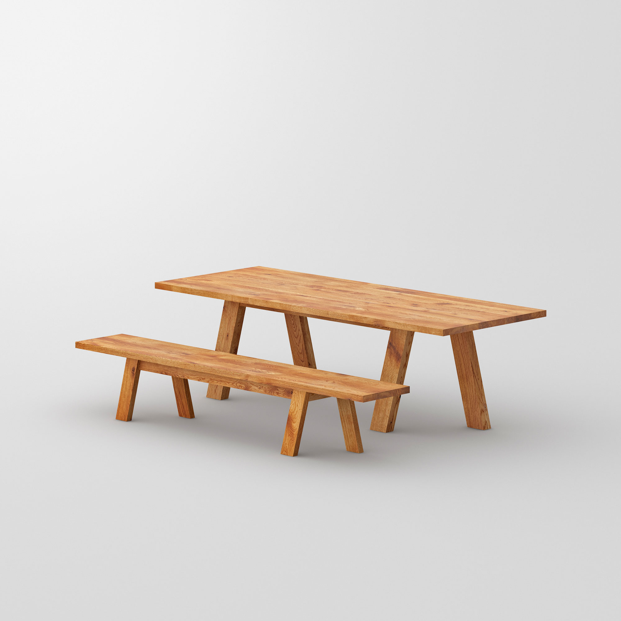 Ausgefallener Tisch GO cam1 Maßgefertigt aus Massivholz von vitamin design
