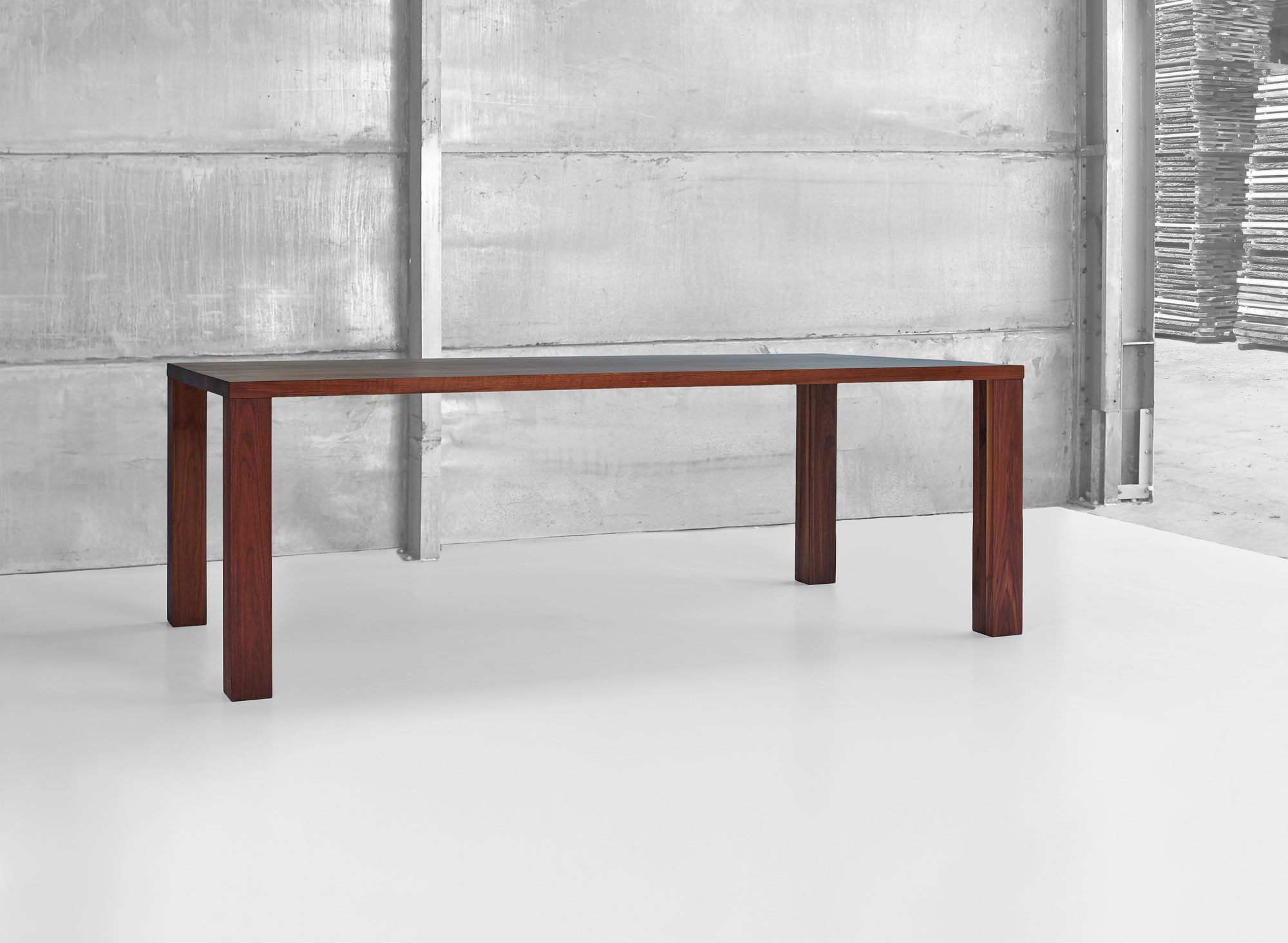 Zargenloser Tisch IUSTUS 0990pk Maßgefertigt aus Massivholz von vitamin design
