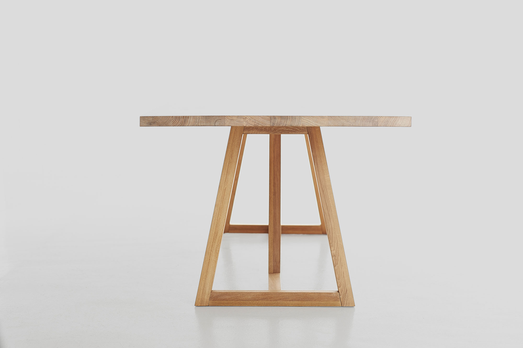Designer Holztisch MARGO 0392 Maßgefertigt aus Massivholz von vitamin design