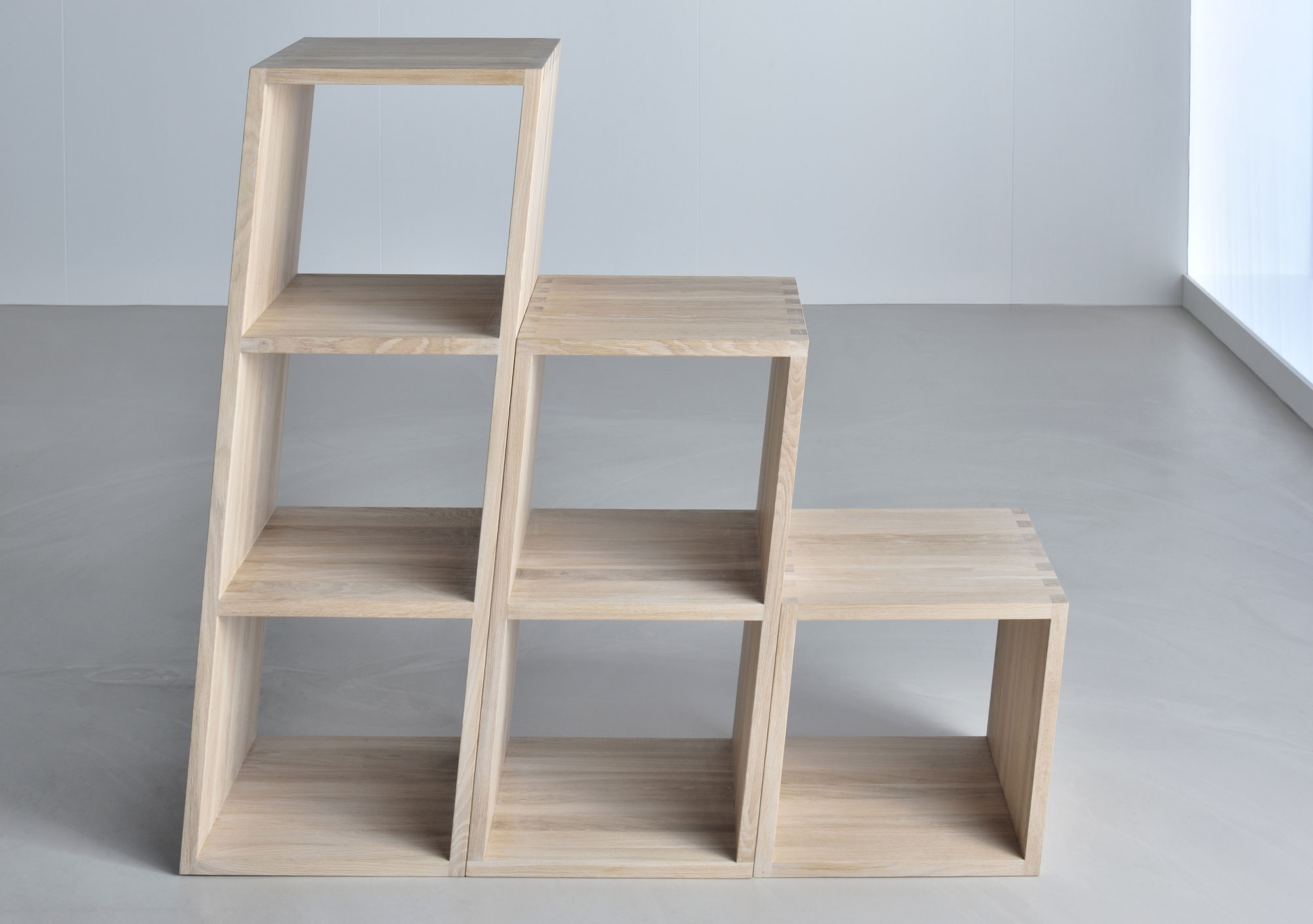 Designer Holzregal PISA 3346 Maßgefertigt aus Massivholz von vitamin design