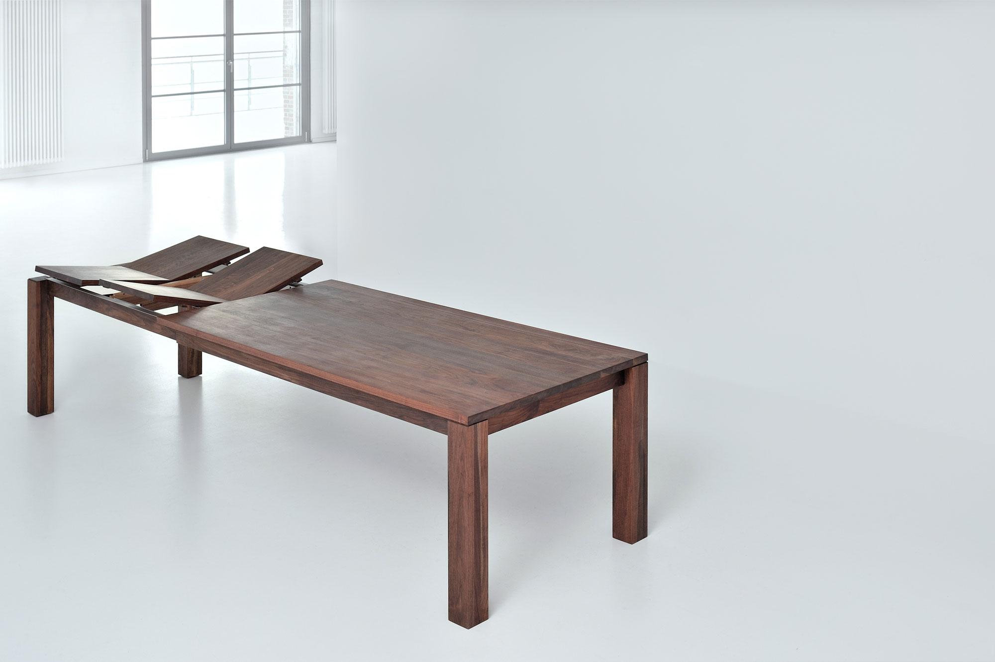 Ausziehbarer Massivholz Designtisch LIVING BUTTERFLY 2685 Maßgefertigt aus Massivholz von vitamin design