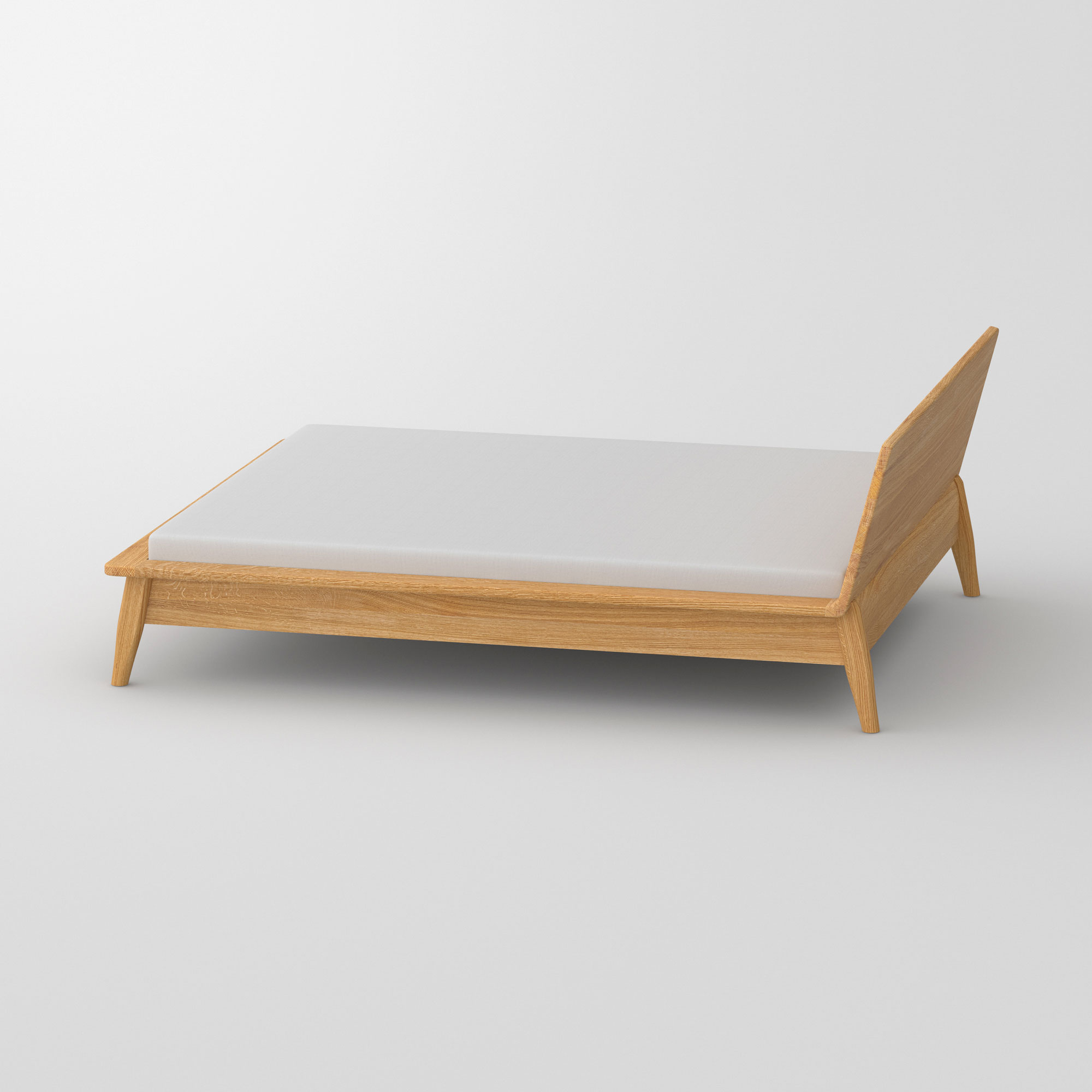 Designer Holzbett AETAS cam1 Maßgefertigt aus Massivholz von vitamin design
