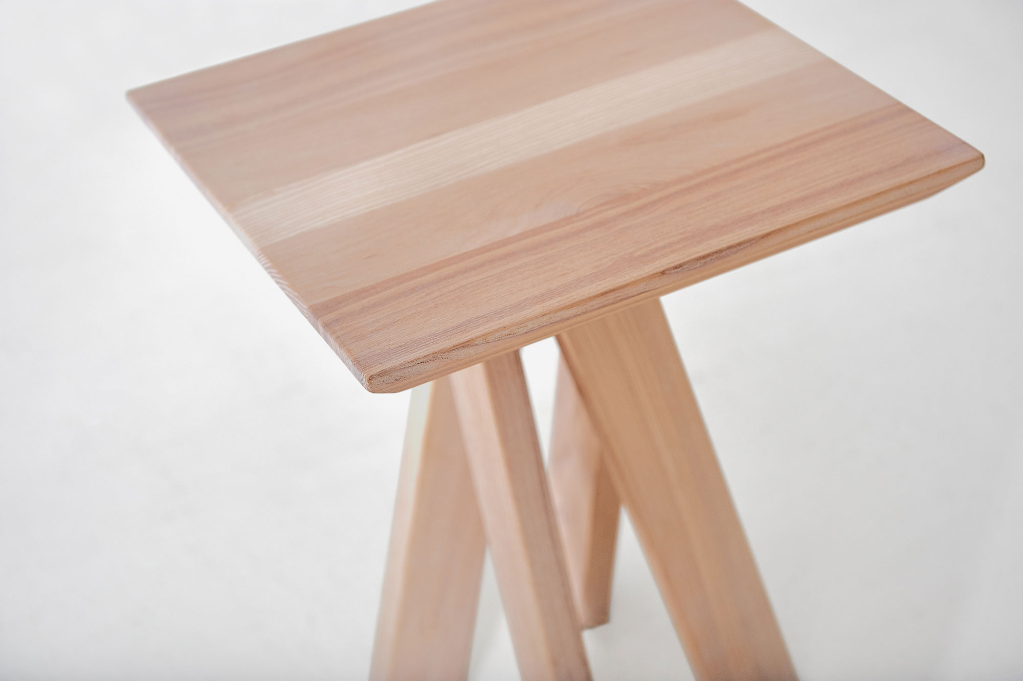 Designer Couchtisch ZIRKEL QG Edited Maßgefertigt aus Massivholz von vitamin design