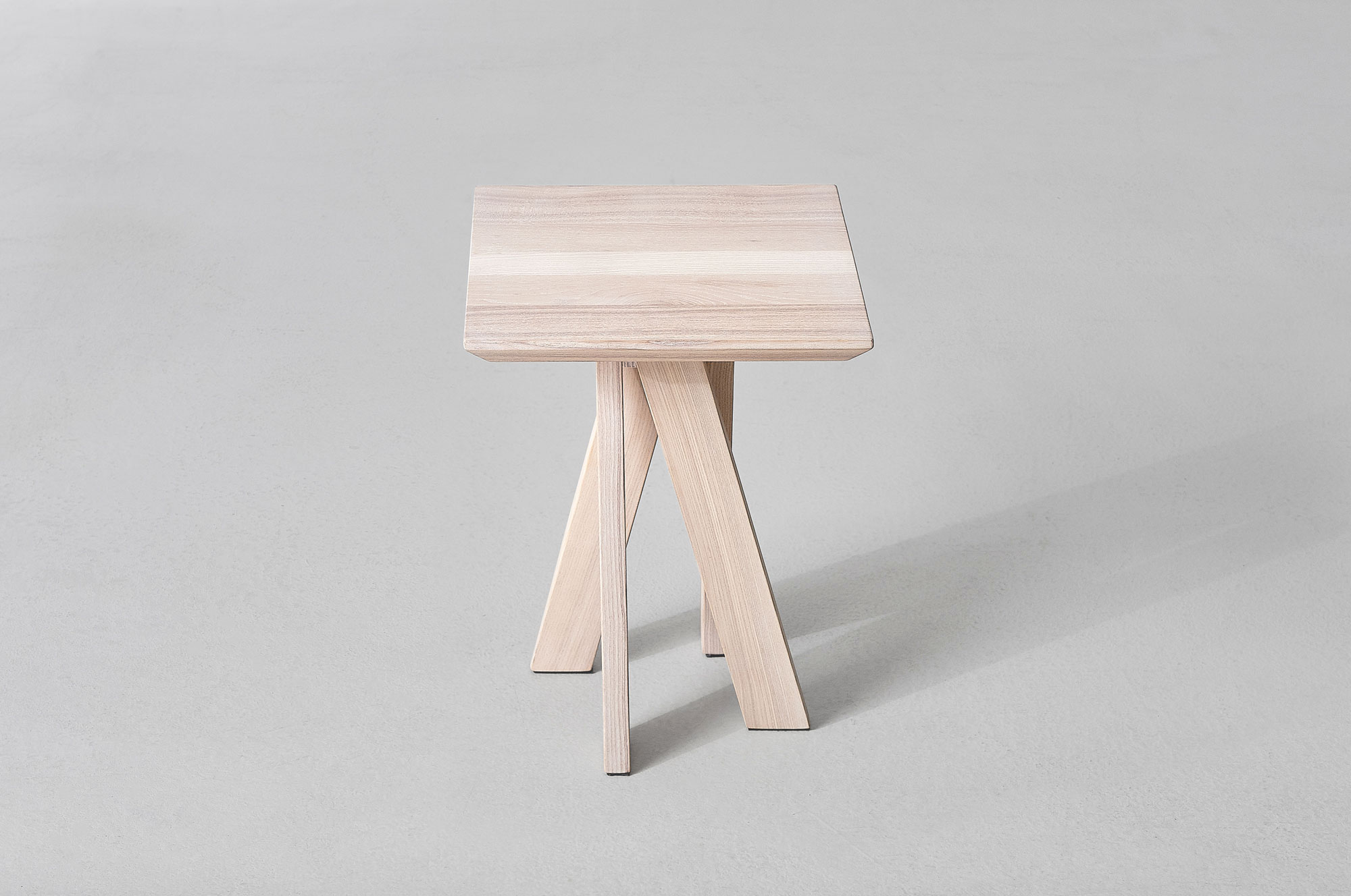Designer Couchtisch ZIRKEL QG Edited Maßgefertigt aus Massivholz von vitamin design
