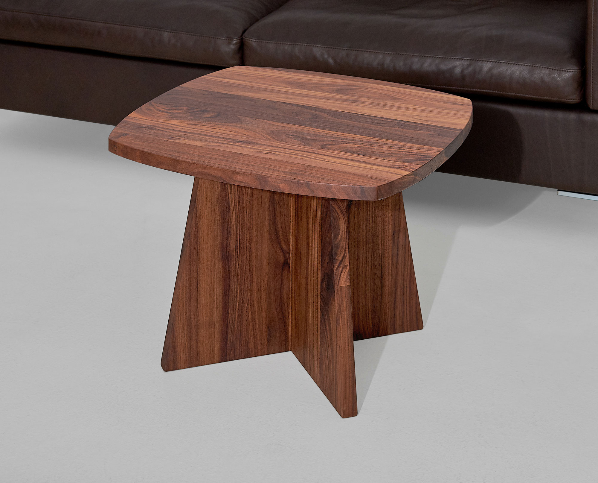  Couchtisch LOTUS X Edited Maßgefertigt aus Massivholz von vitamin design